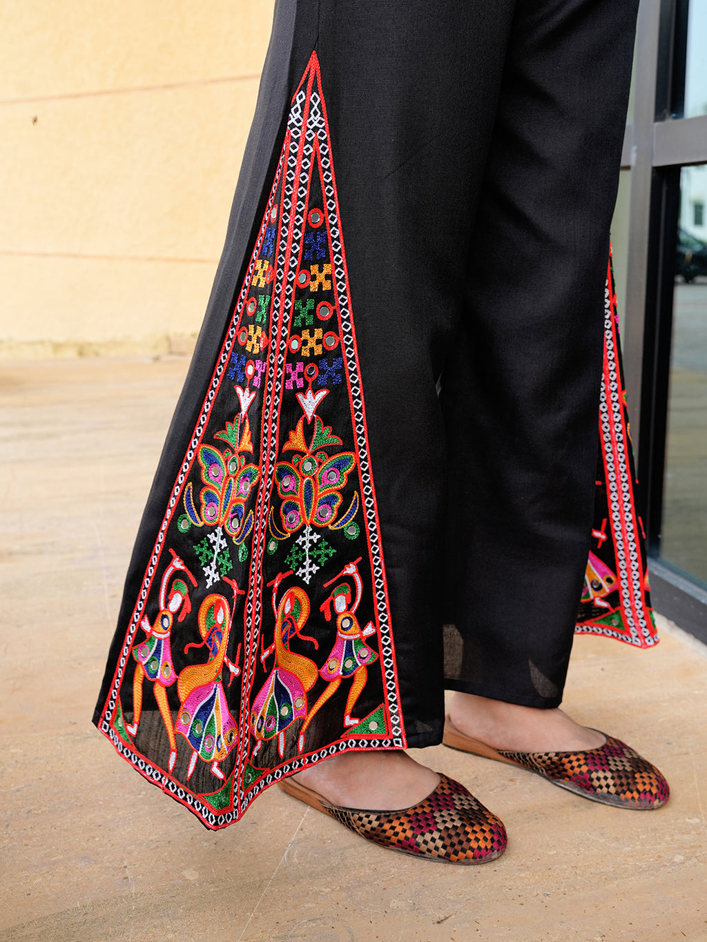 Women's Cotton Ethnic Motif Embroidered Co-Ord Set