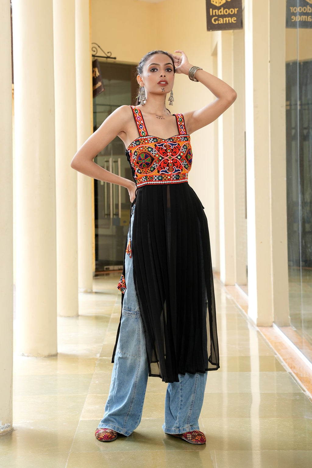 Women's Georgette & Banglory Silk Embroidery Thread Work Kurta 