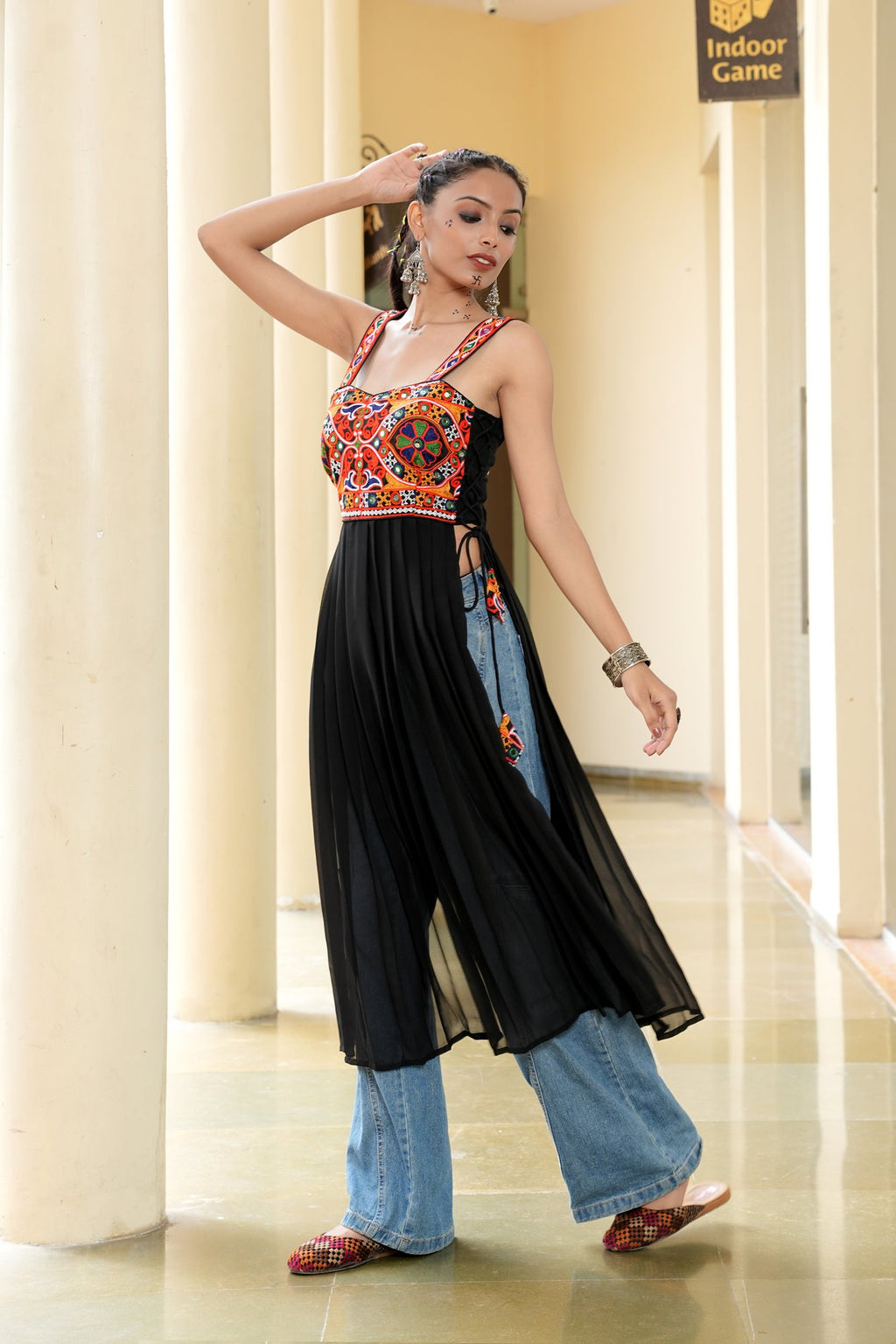 Women's Georgette & Banglory Silk Embroidery Thread Work Kurta 