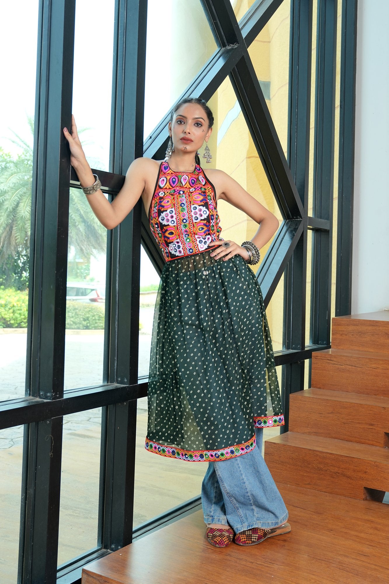 Women's Georgette & Banglory Silk Embroidery Thread Work Kurta 