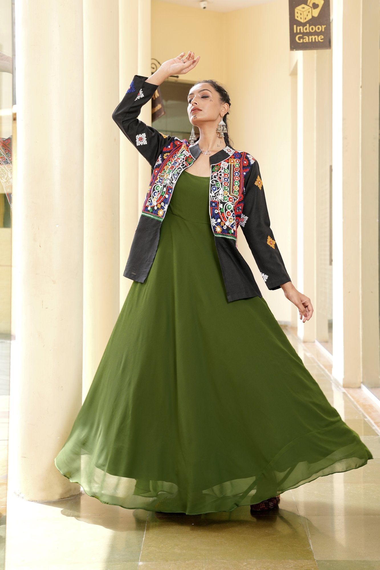 Women's Georgette Embroidery Thread Work Kurta 