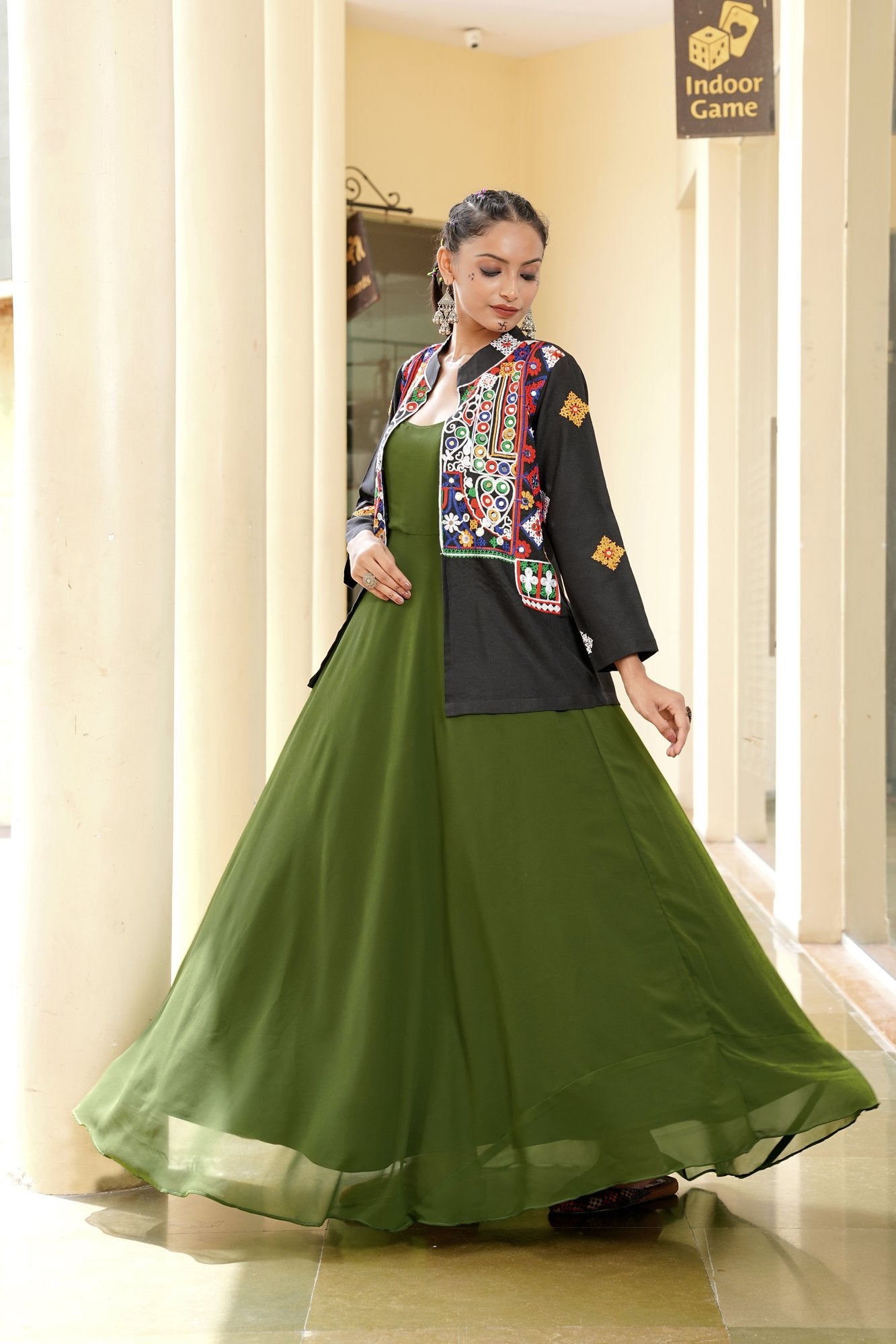 Women's Georgette Embroidery Thread Work Kurta 