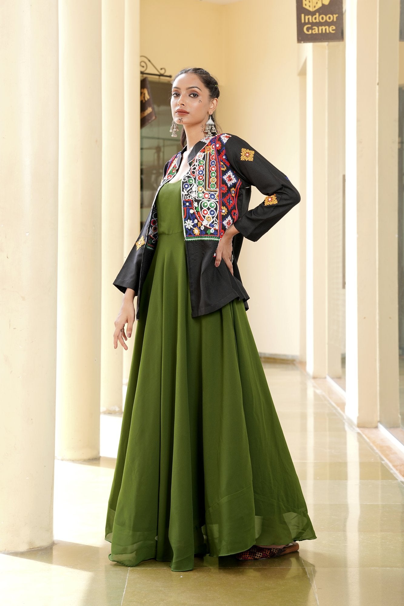 Women's Georgette Embroidery Thread Work Kurta 