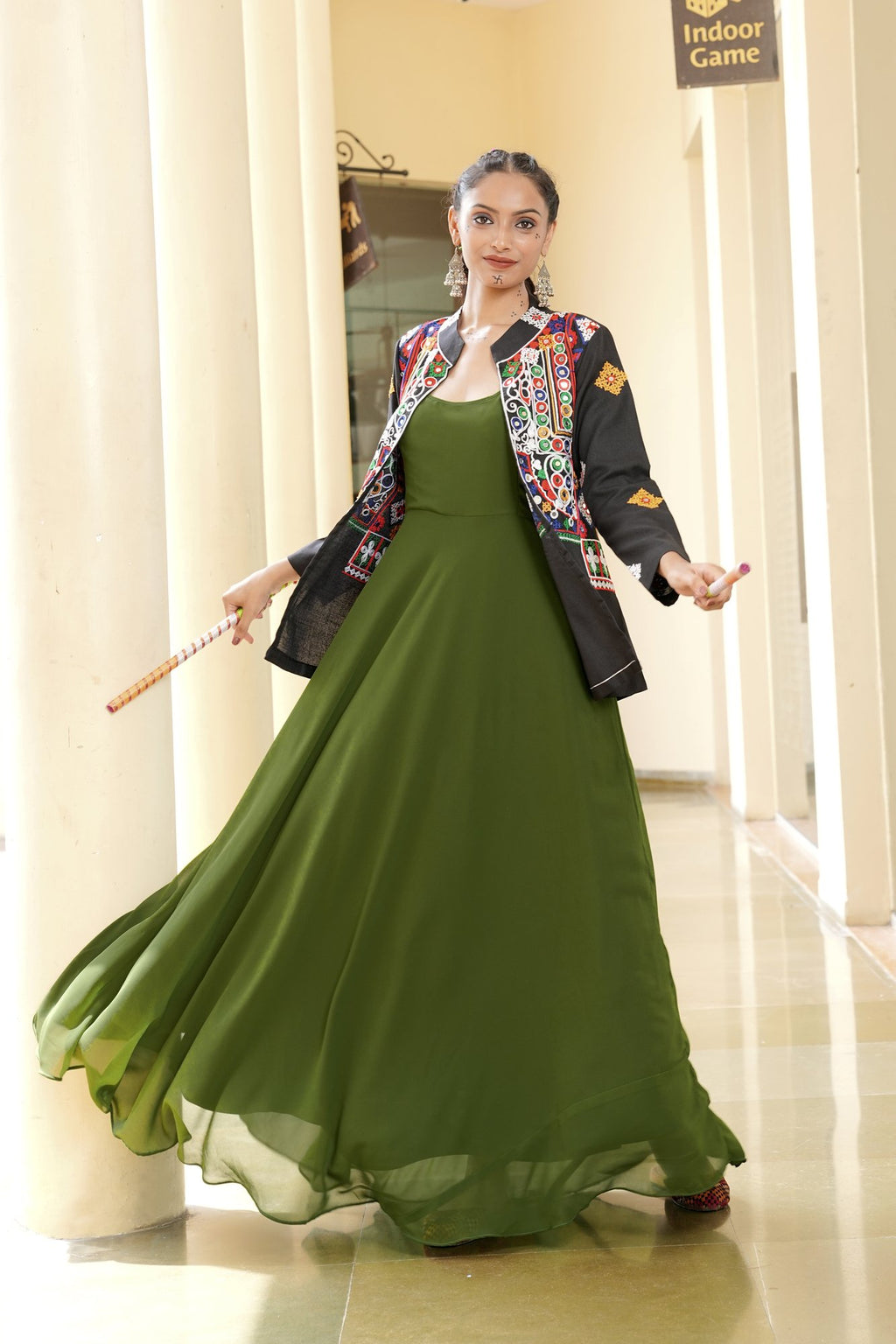 Women's Georgette Embroidery Thread Work Kurta 