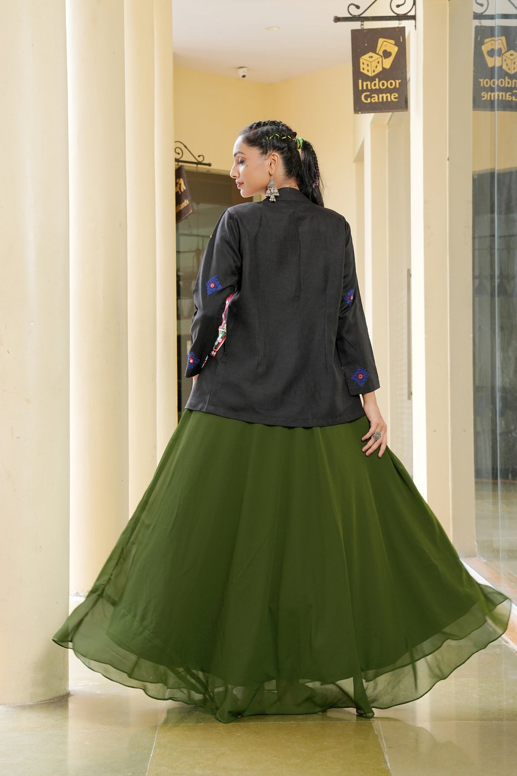 Women's Georgette Embroidery Thread Work Kurta 