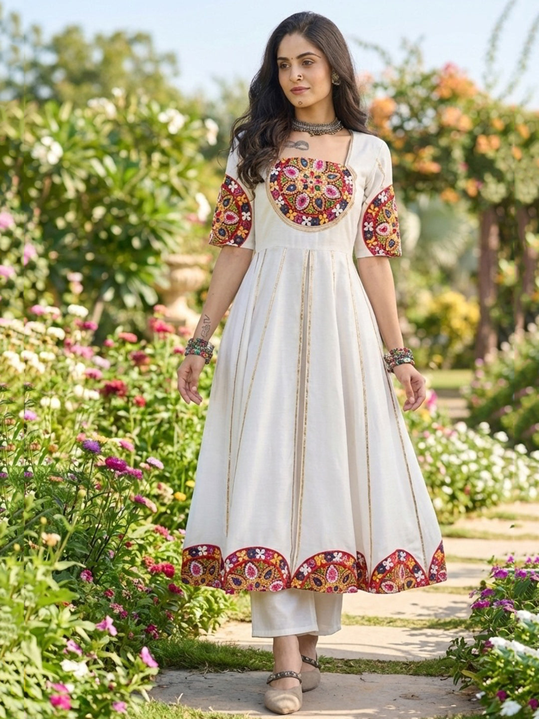 Women's Cotton Ethnic Motif Embroidered Co-Ord Set